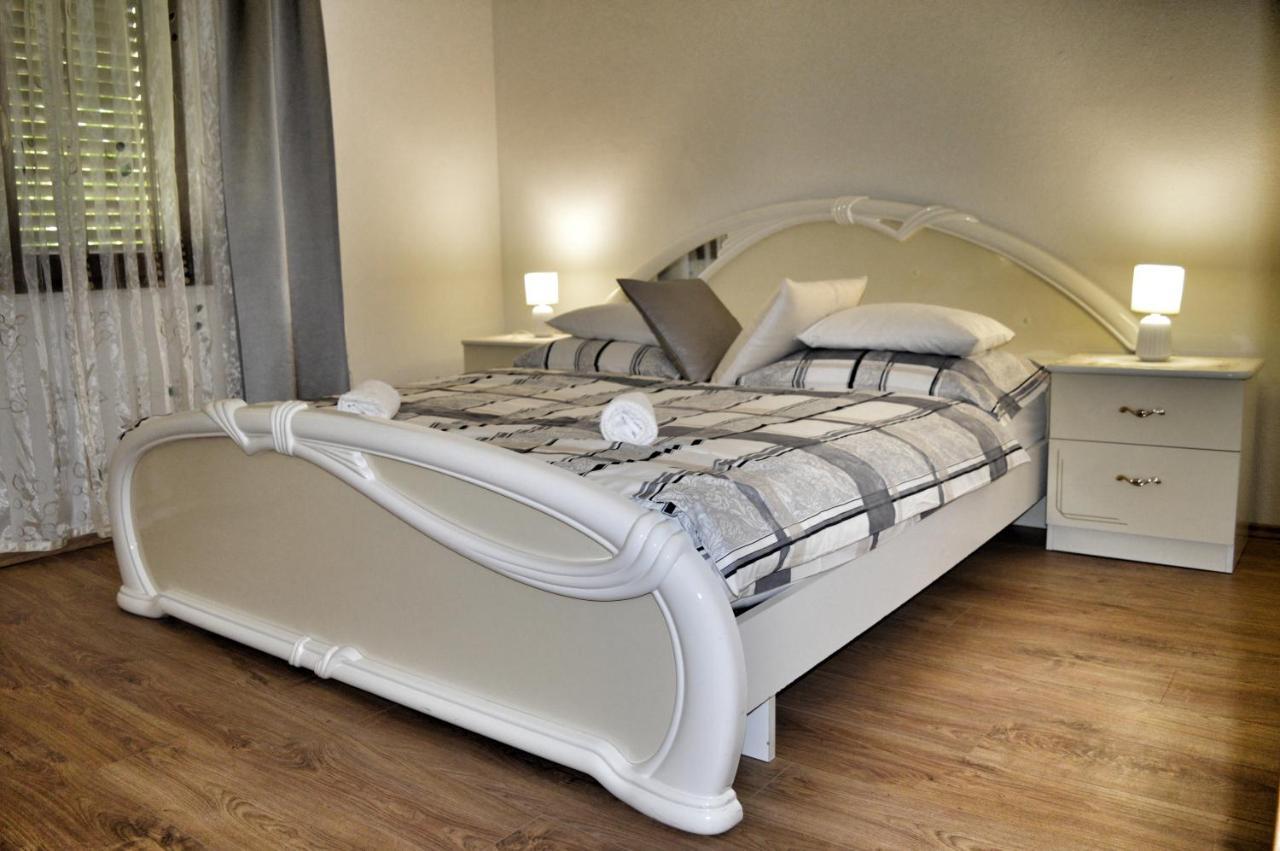 Apartment Nikolic Kaštela Buitenkant foto